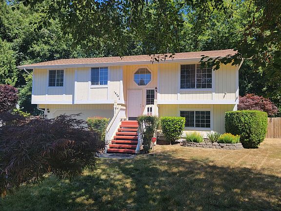 2nd image of 1276 NE Magnum Ct
