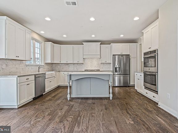 5th image of 382 Caulfield Ln