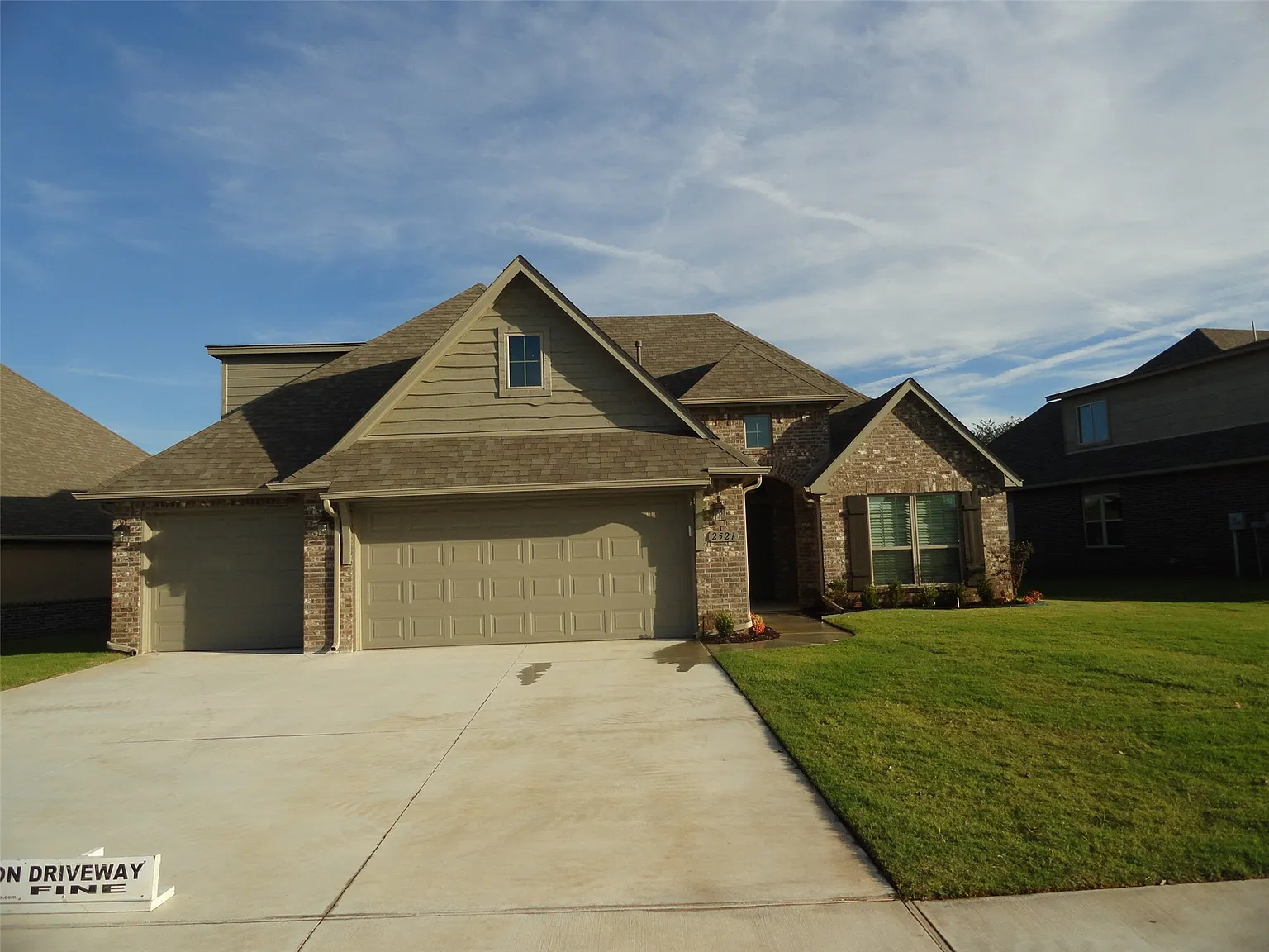 5 bed, 3.0 bath, 2421 sqft, $2,795 — Photo 1