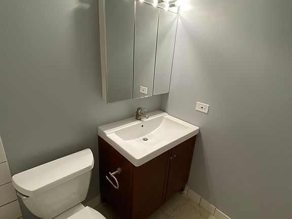 3rd image of 899 S Plymouth Ct APT 1405