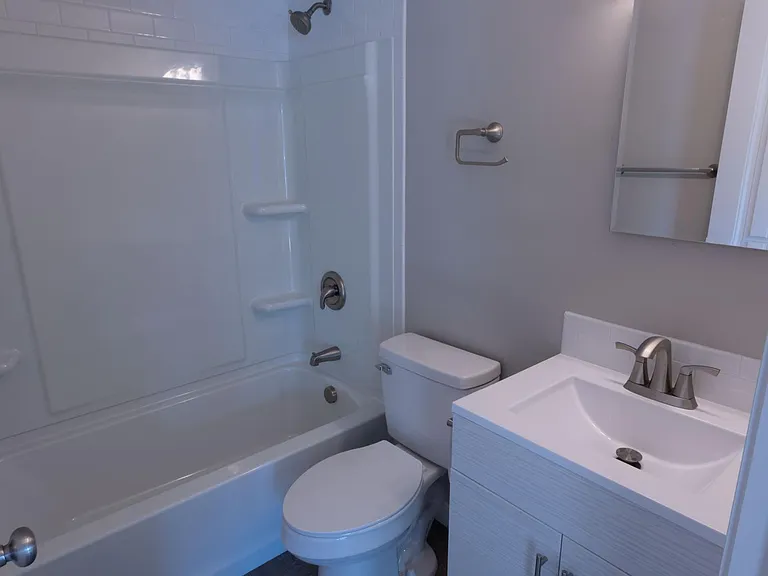 1416 E 5th St #4 — Photo 9
