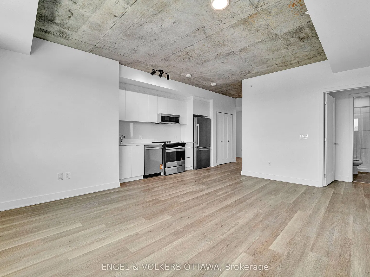 2 bed, $2,795 — Photo 1