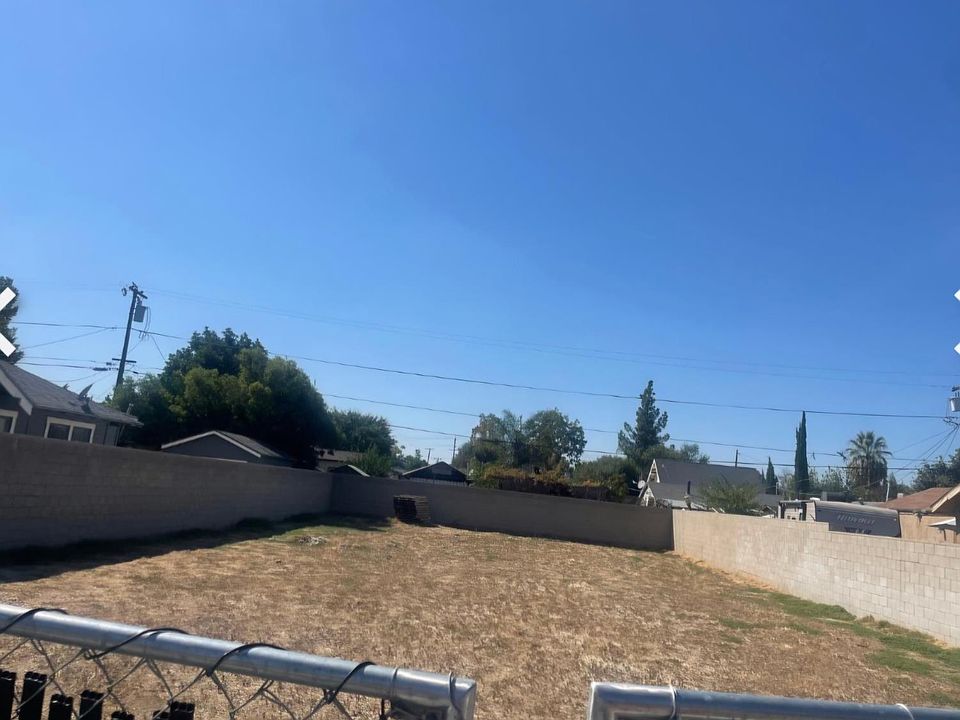 1st image of 437 Holtby Rd