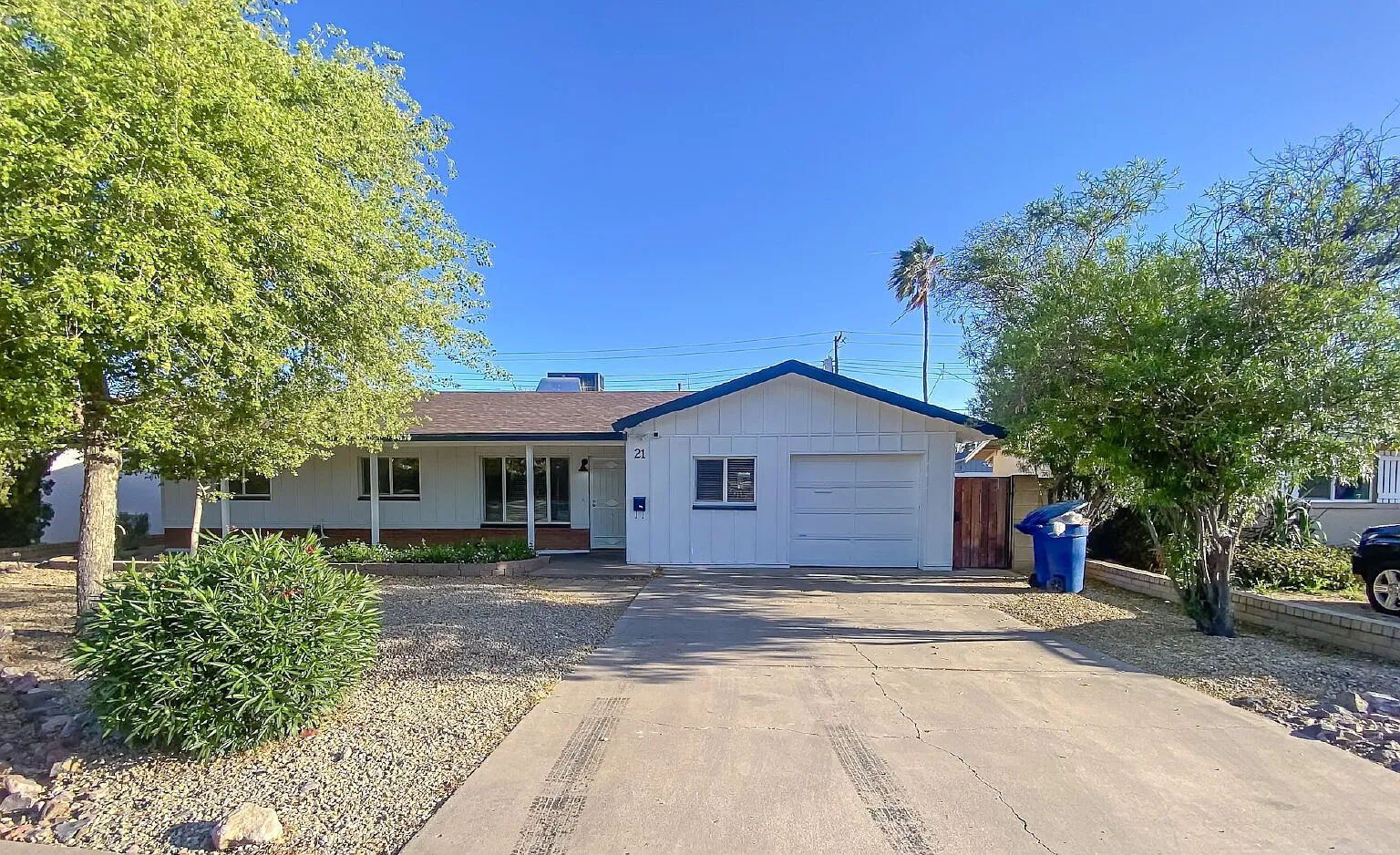 21 E Alameda Dr — Photo 1