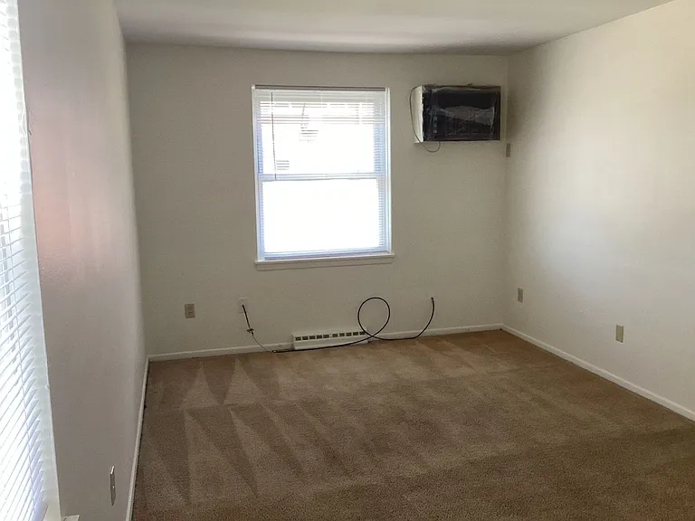 Euclid Terrace Apartments — Photo 3