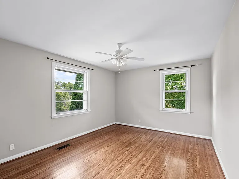 4809 Lynn Dr — Photo 32