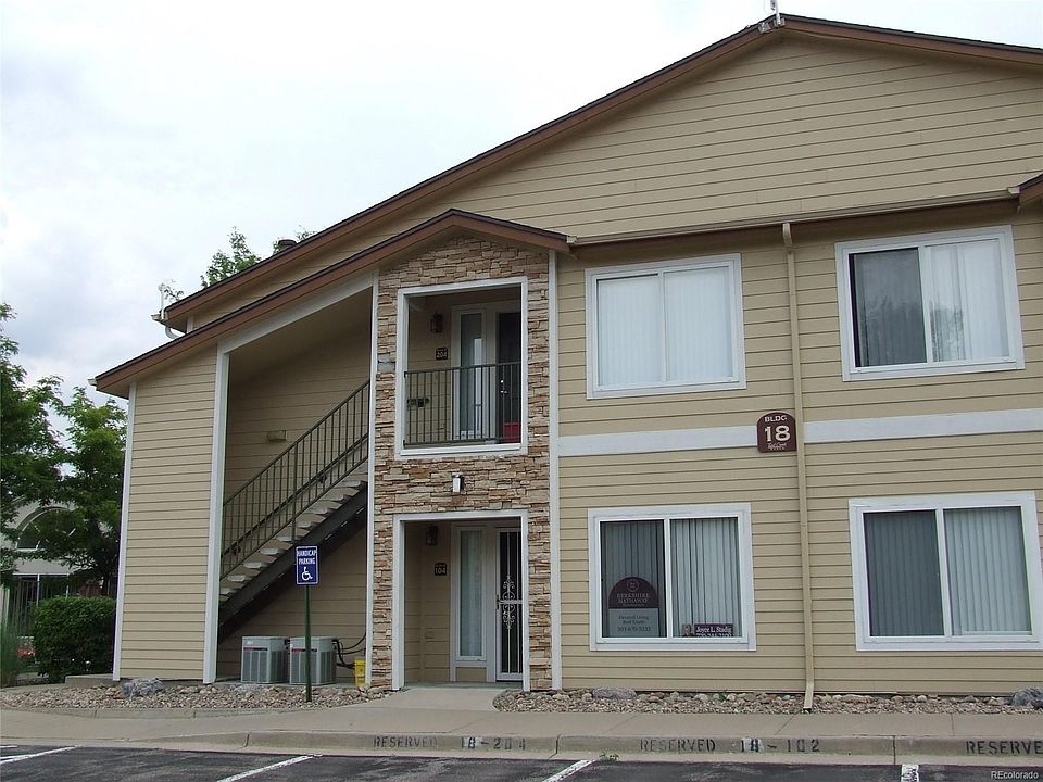 Ground Level, Corner Unit, No Steps