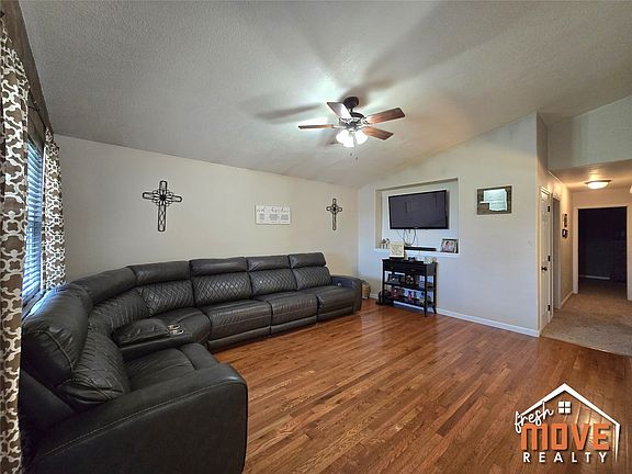 4th image of 7450 Lindsay Dr