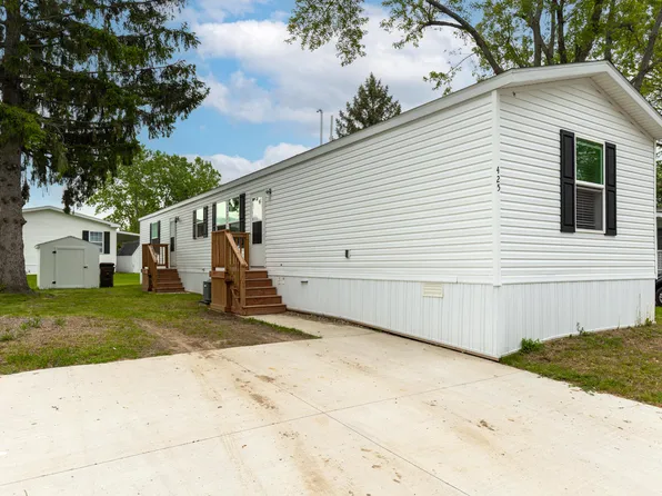 425 Crestwood Dr, Dimondale, MI 48821