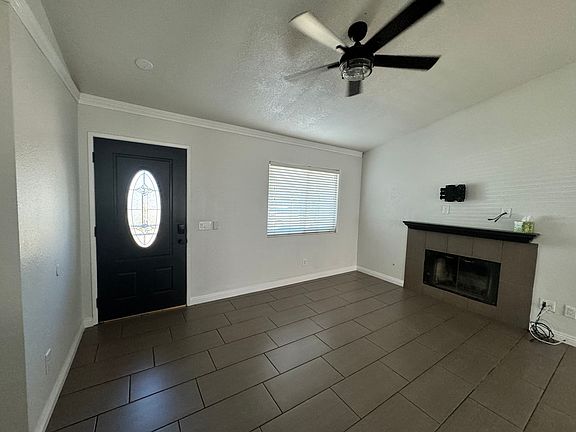 Entrance/living room