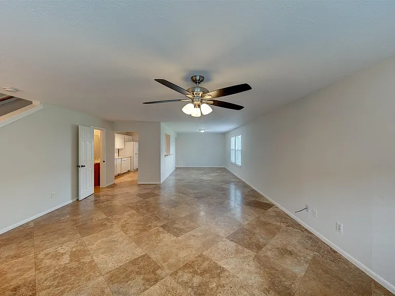 1118 Wilson St — Photo 3