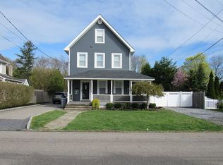 29 Smith St, Greenlawn, NY 11740