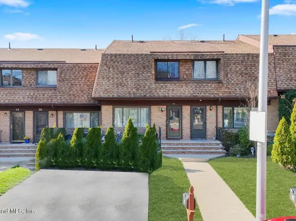 40 Amy Ct, Staten Island, NY 10314
