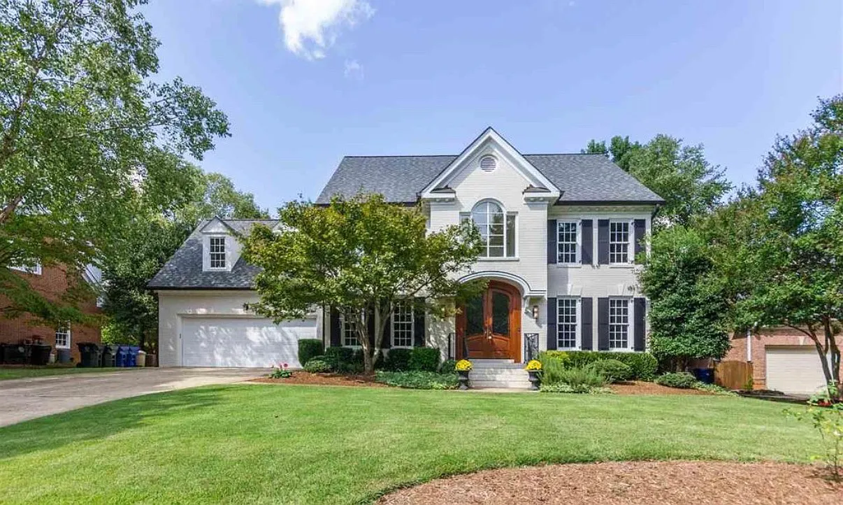 5 bed, 4065 sqft, $4,950 — Photo 1