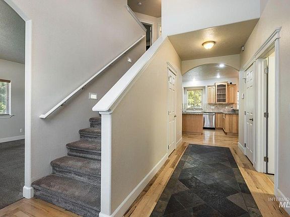 5th image of 6086 N Cape Arago Pl