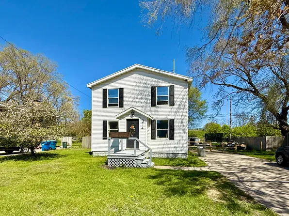 314 Maple St, Spring Lake, MI 49456
