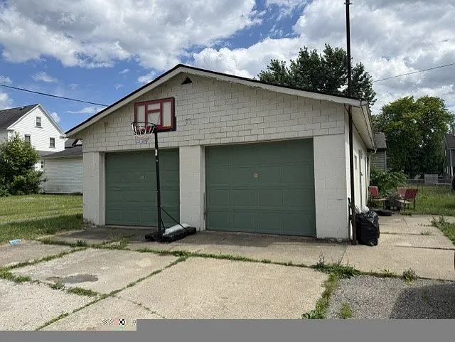 421 N Cedar Ave — Photo 7