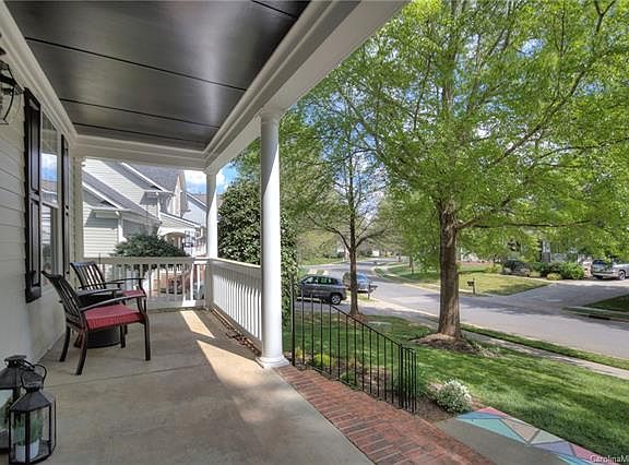 4th image of 2911 Thayer Dr