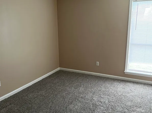 2426 Lake Edge Dr, Cordova, TN 38016