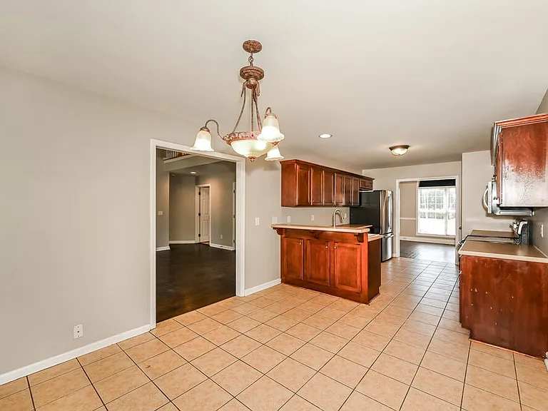 3418 Leslie Ln — Photo 8