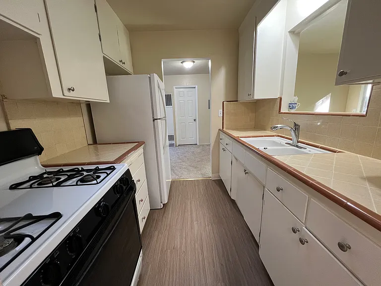 245 Clearview Pl #1/5 — Photo 15