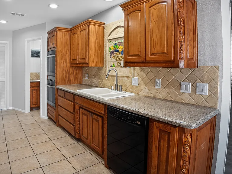 6425 Heidelburg Ct — Photo 10