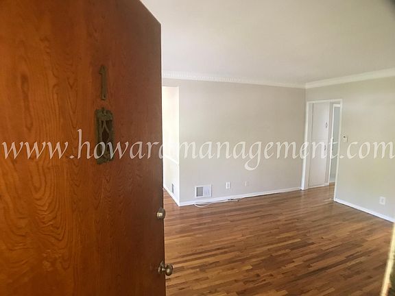 3rd image of 8218 De Longpre Ave APT 1