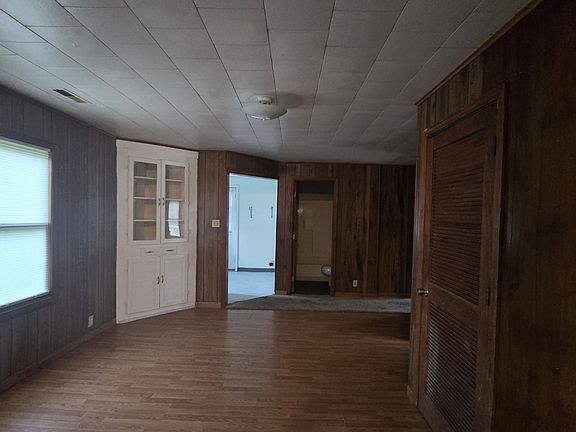 2nd image of 204 S 2nd St