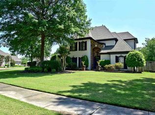 9825 N Houston Oak Dr, Collierville, TN 38017
