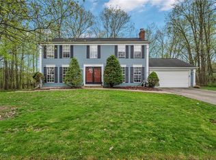 16561 S White Oaks Dr, Strongsville, OH