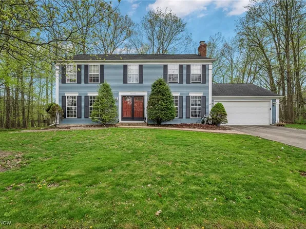 16561 S White Oaks Dr, Strongsville, OH 44136