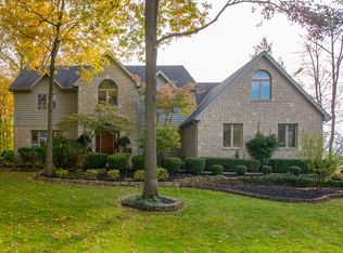 3450 Woodstone Dr, Lewis Center, OH 43035