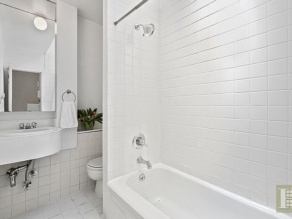 3rd image of 123 W 78th St APT 4