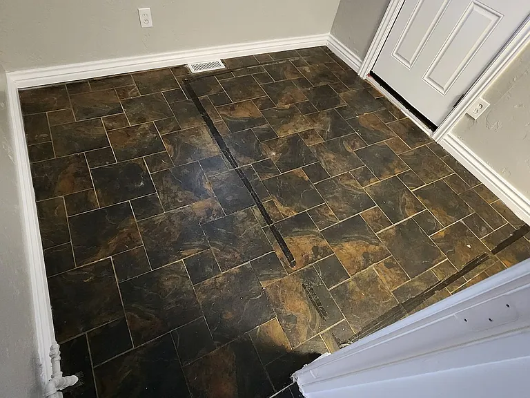 225 E Edwards St — Photo 21
