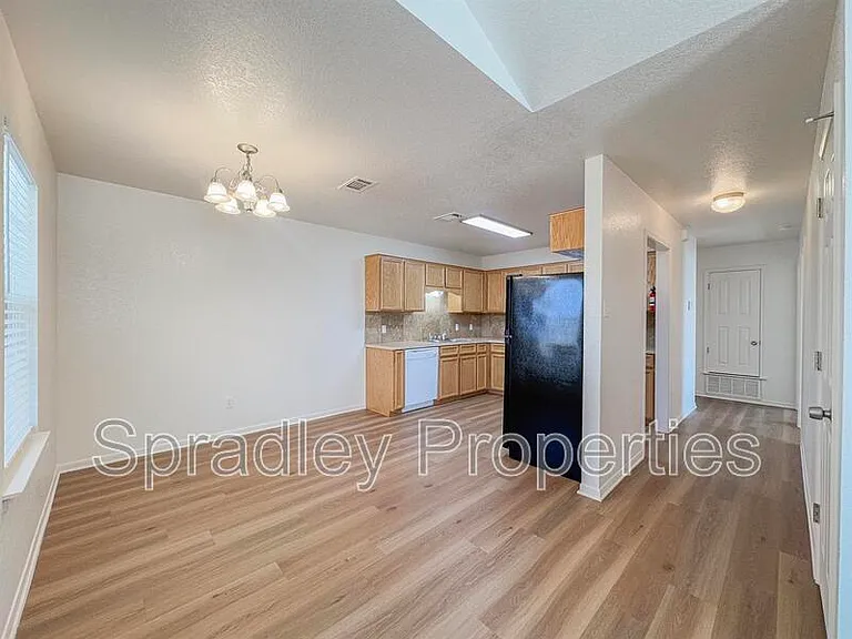 130 Lacey Lou Ln — Photo 8