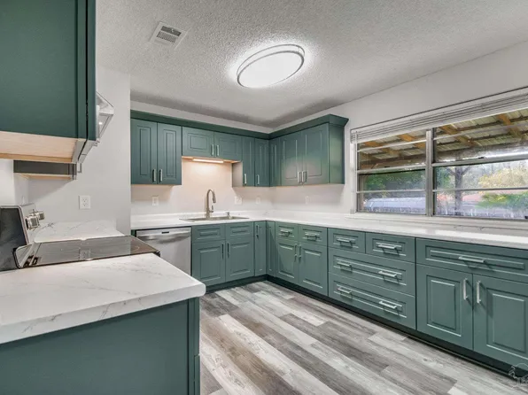 7125 Ben Sasser Dr, Pensacola, FL 32526