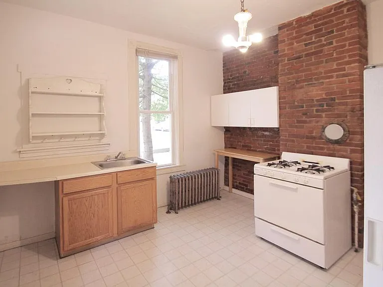 401 Franklin Ave — Photo 7