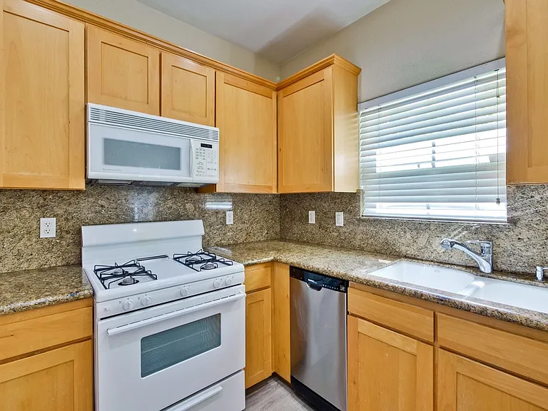 352 Beemer Ave — Photo 23
