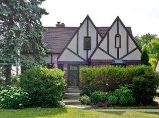 320 S George St, Mount Prospect, IL 60056