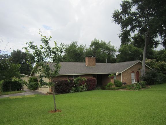 2nd image of 302 Oak Park Dr