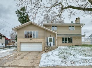 2202 Edgebrook Ave, Saint Paul, MN 55119