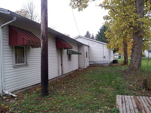 5th image of 229 Andrew St