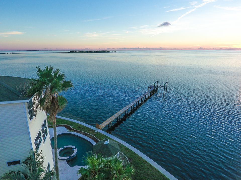 1st image of 1676 Sea Breeze Dr