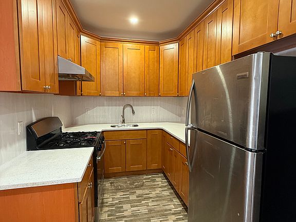 5th image of 2343 E 18th St Unit 1