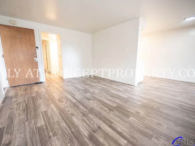 425 E 3rd Ave — Photo 73