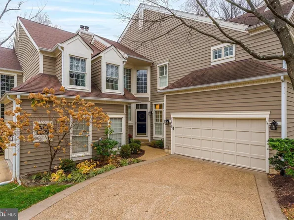 11426 Hollow Timber Ct, Reston, VA 20194