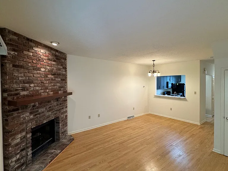 240 Shaler St — Photo 5