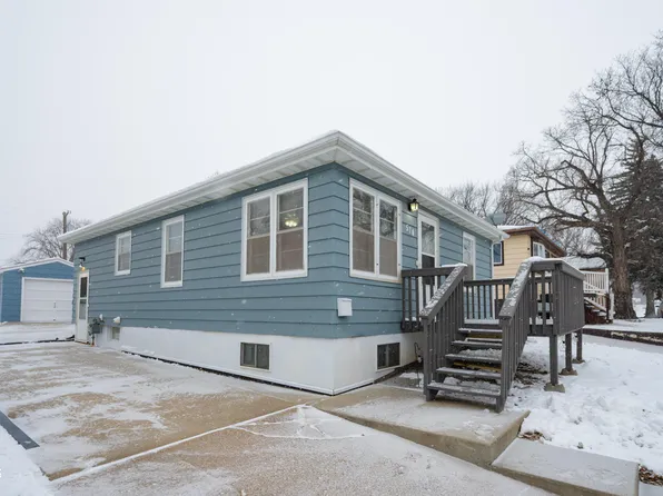 514 N 20th St, Bismarck, ND 58501