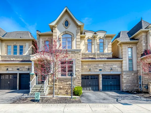 2441 Chateau Cmn, Oakville, ON L6M 0S1
