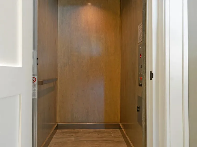 61 S Bay Ave #A — Photo 38